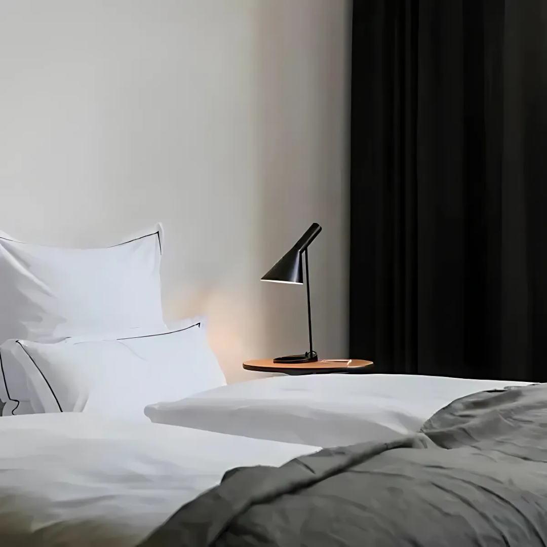 Kiron - Lampada da Tavolo Moderna e Semplice
