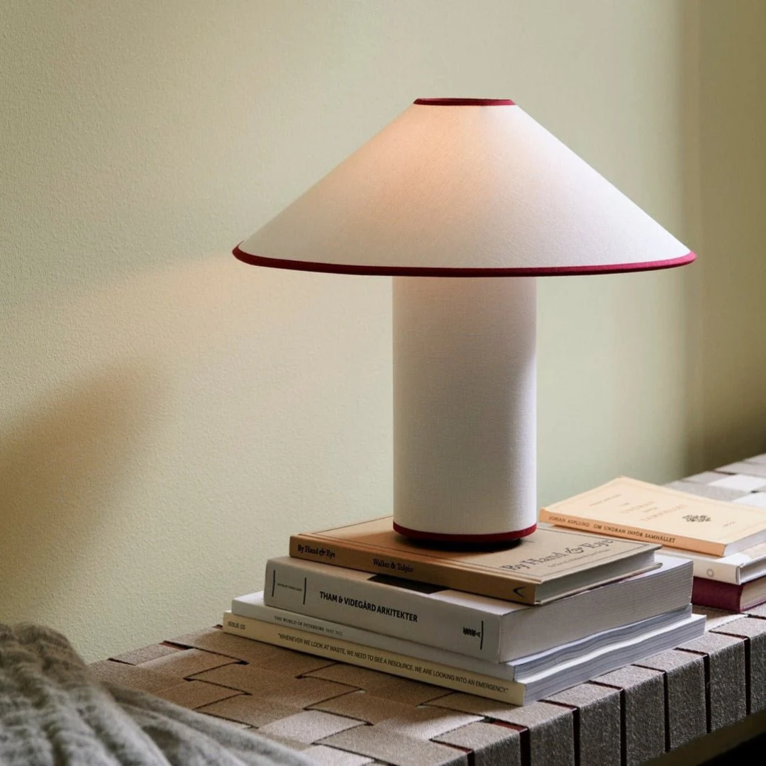 Tyra - Lampada da Tavolo Versatile per Ogni Ambiente