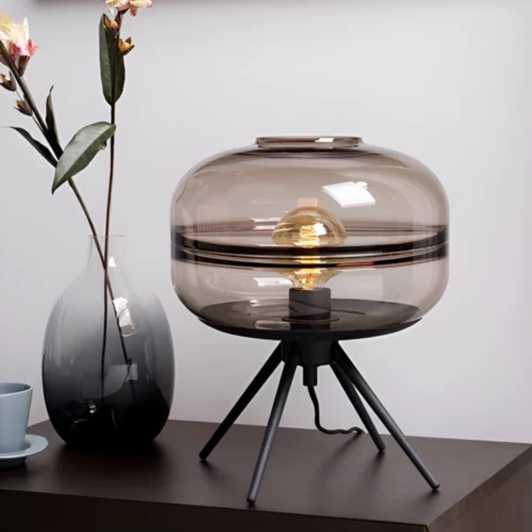 Shyne – Elegante Lampada da Tavolo con Cupola in Vetro