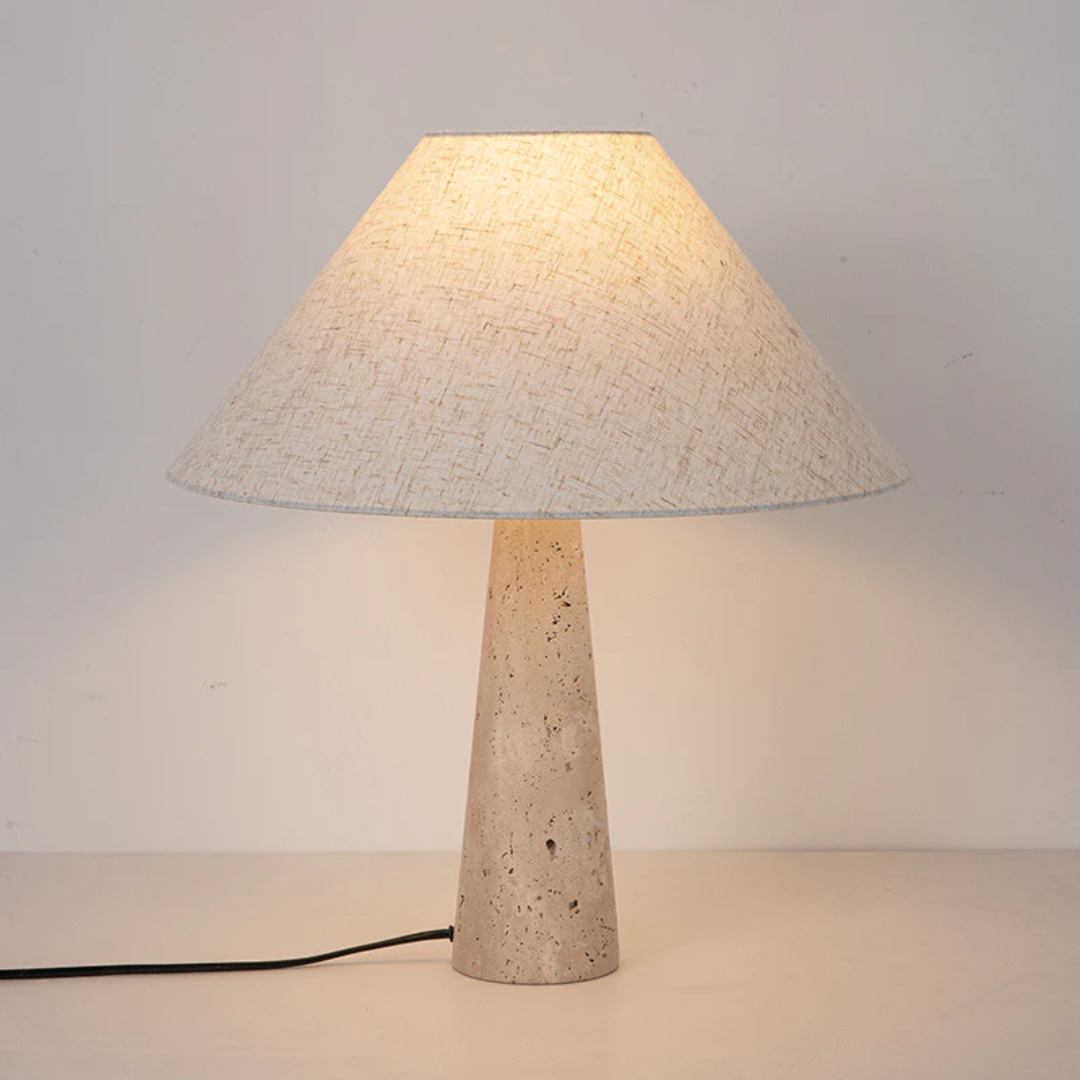 Ymera - Lampada da Tavolo Moderna con Paralume in Tessuto e Base in Pietra Travertino