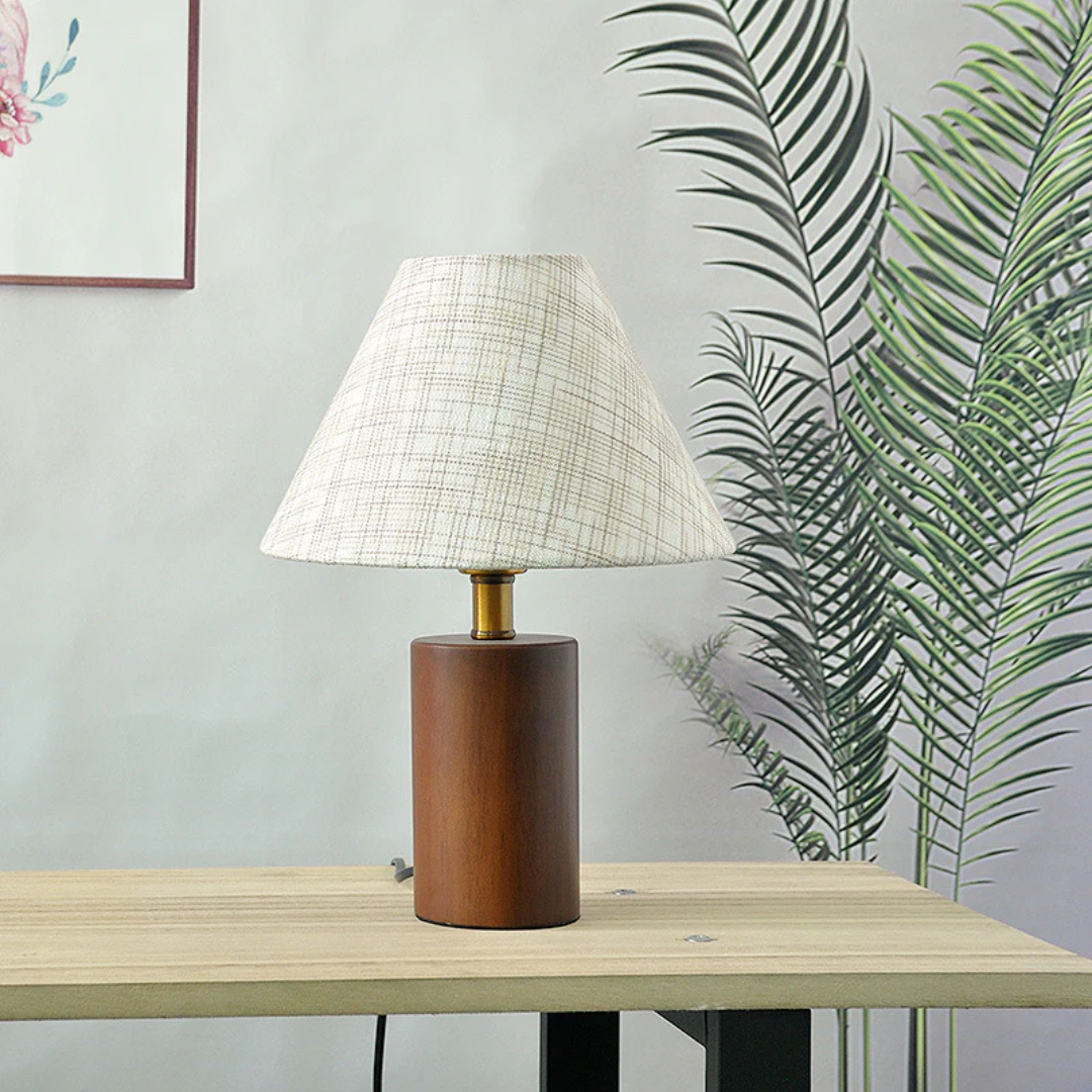 Virtus - Lampada da Tavolo in Stile Retro Coreano" can be rewritten as:

"Virtus - Lampada da Tavolo in Elegante Stile Coreano Vintage