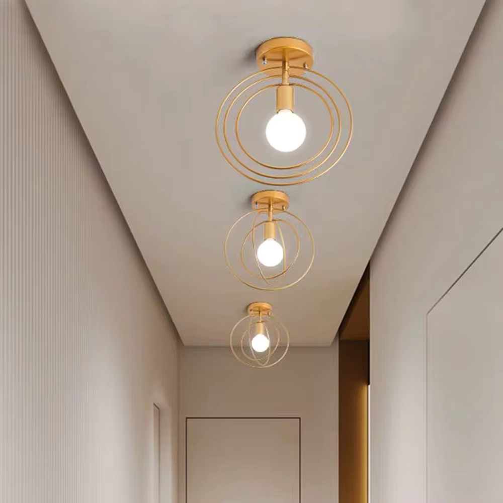 Thaleia - Lampada da soffitto moderna a forma di anello dorato" can be rewritten as:

"Thaleia - Lampada a soffitto moderna con design ad anello dorato