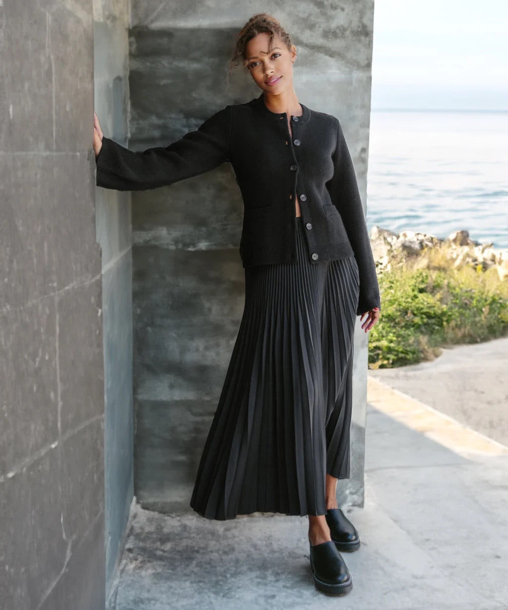 Chic Slim Fit Round Neck Cardigan for Women with Button Accents