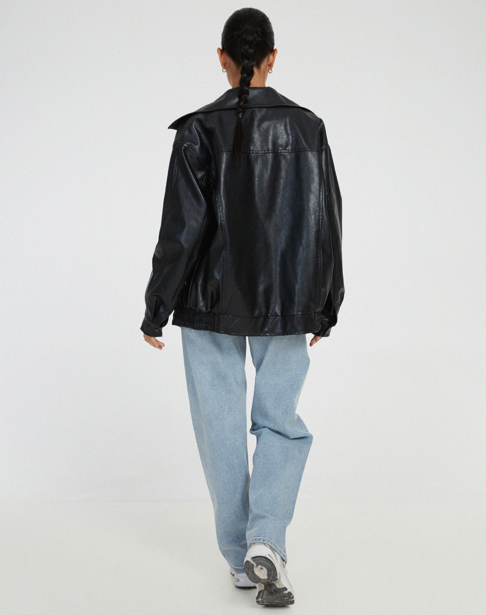 Relaxed Fit Women's Leather Jacket with Zip-Up Closure and High Collar