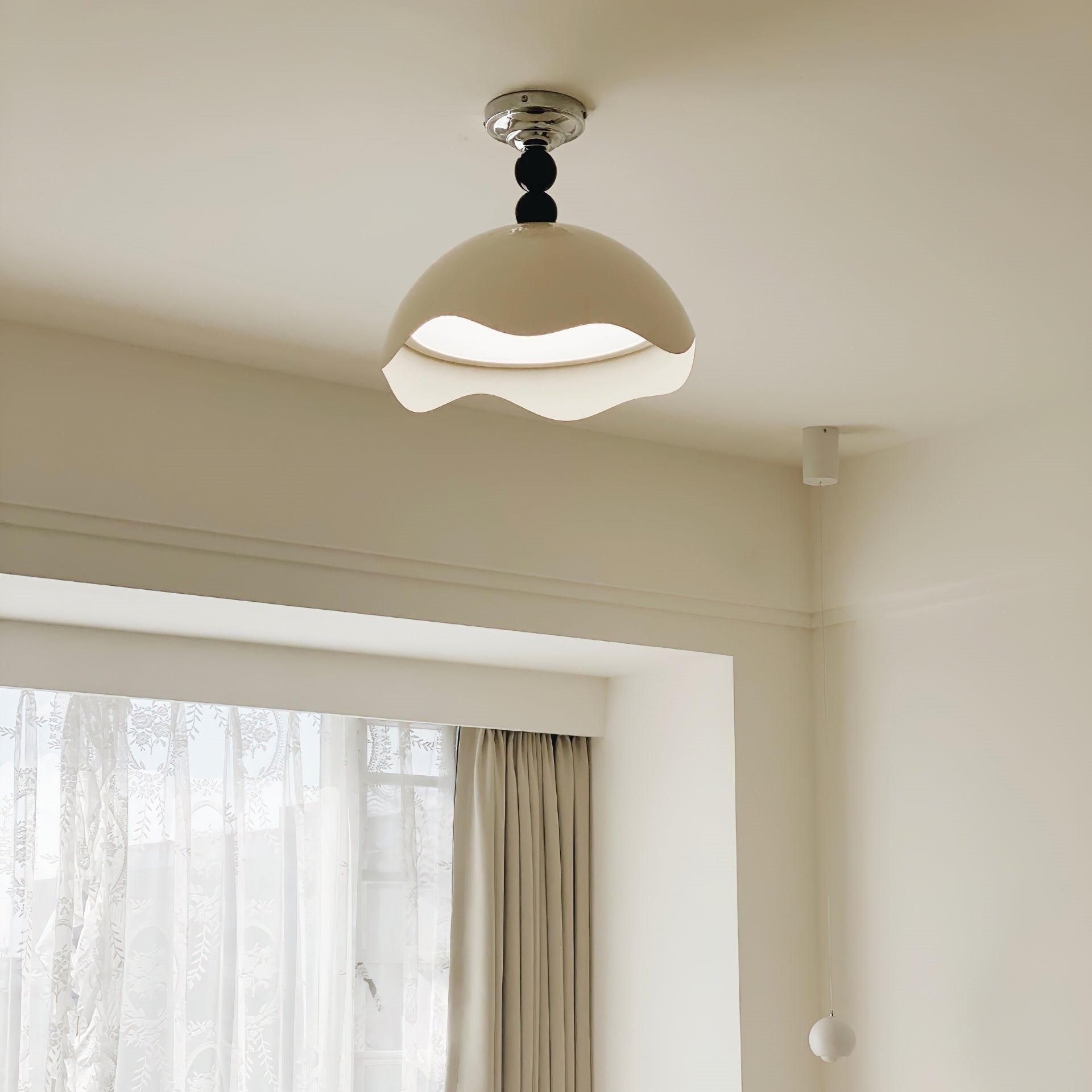 Rheana - Lampada da soffitto moderna a forma di uovo in crema