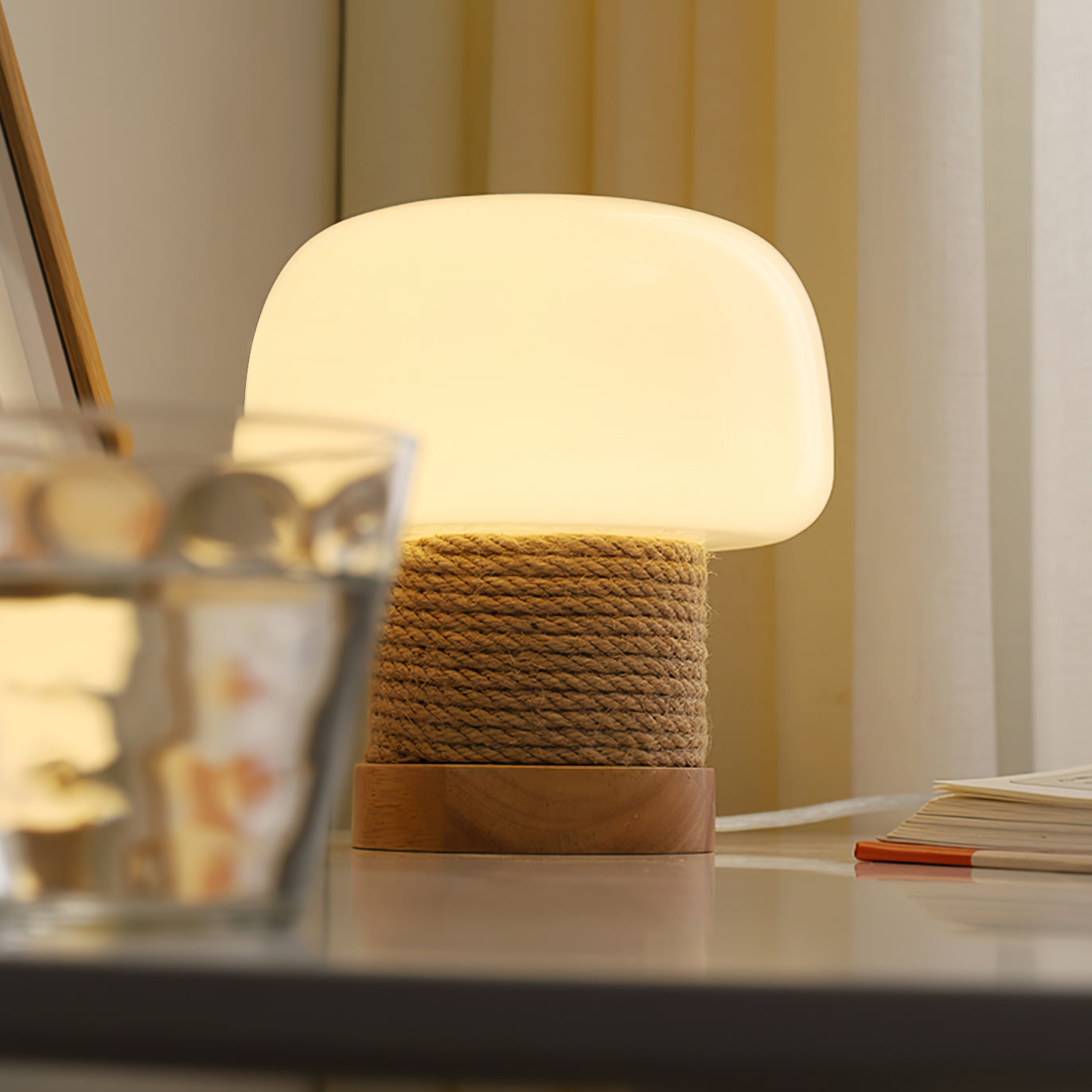 Valoria - Lampada da Tavolo LED Moderna con Design Minimalista e Base in Legno