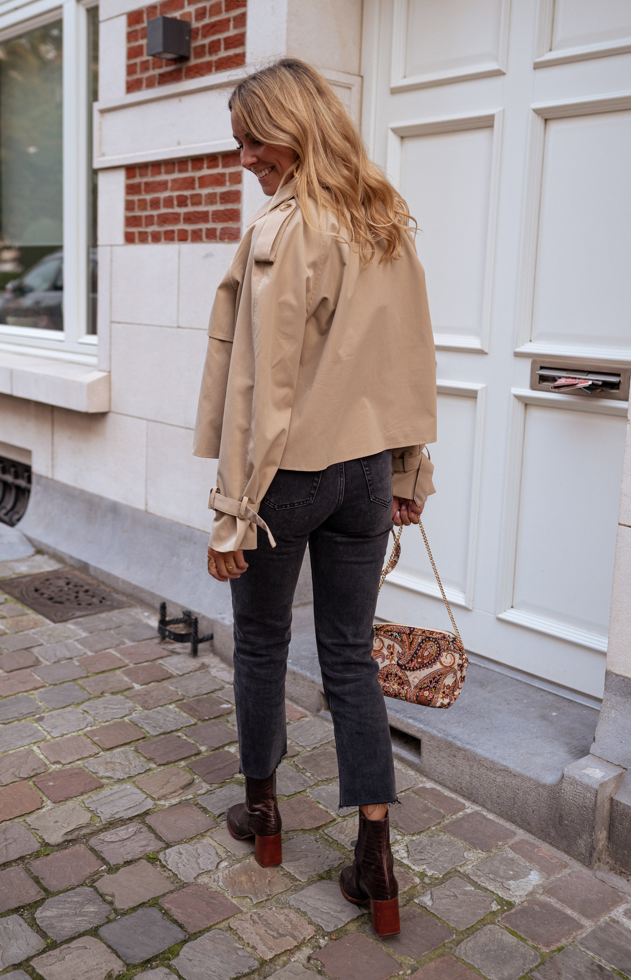 Women's Cropped Double-Breasted Trench Coat Featuring Belted Sleeves