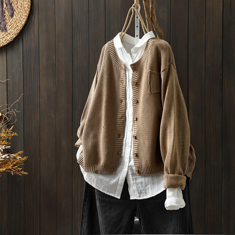 Women's Oversized Knit Cardigan with Pocket and Button Fastening