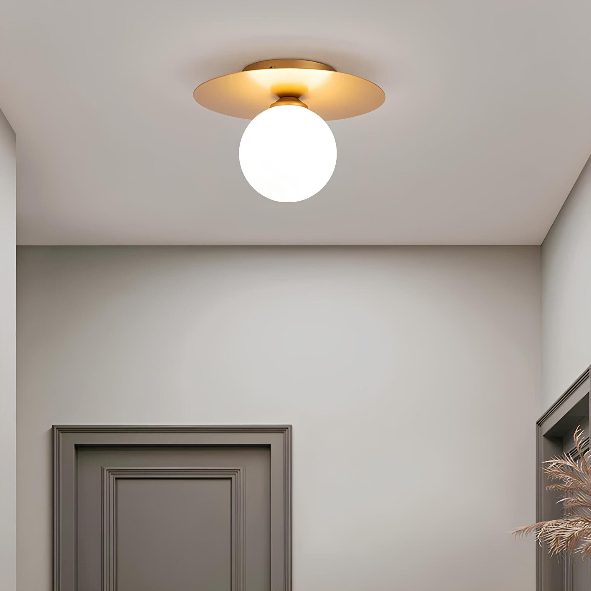 Alura - Lampada a soffitto LED dorata con design sferico classico